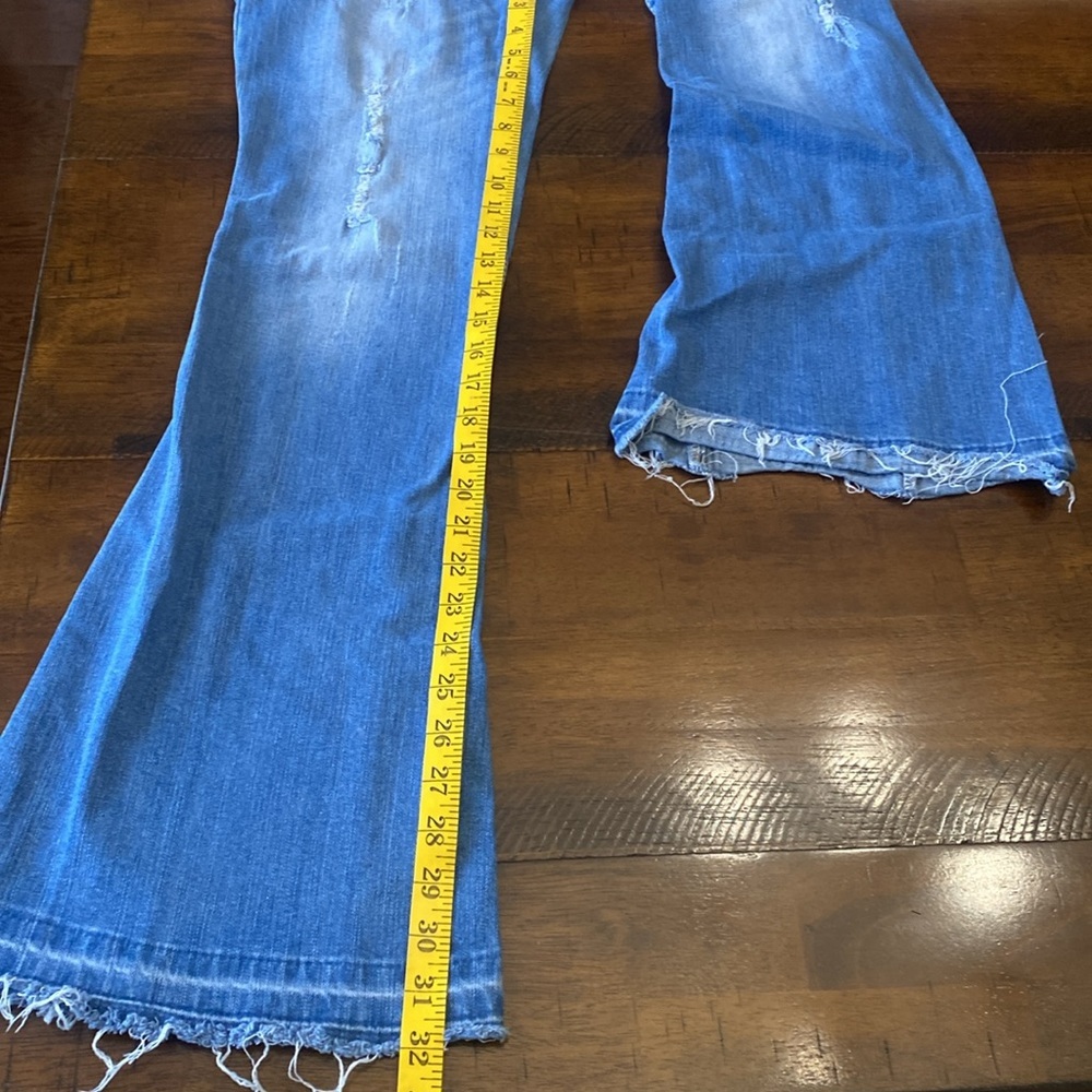 Ariya Jeans - Picture 12 of 14